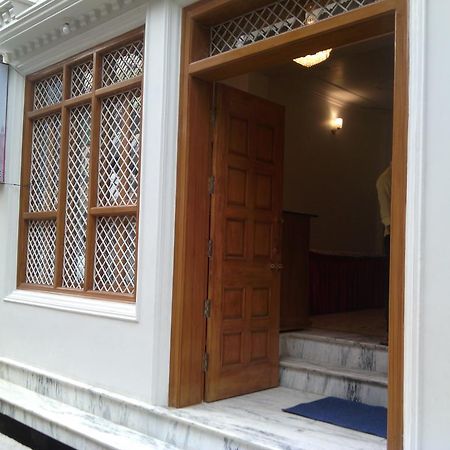 Dynasty Guest House Варанаси Экстерьер фото